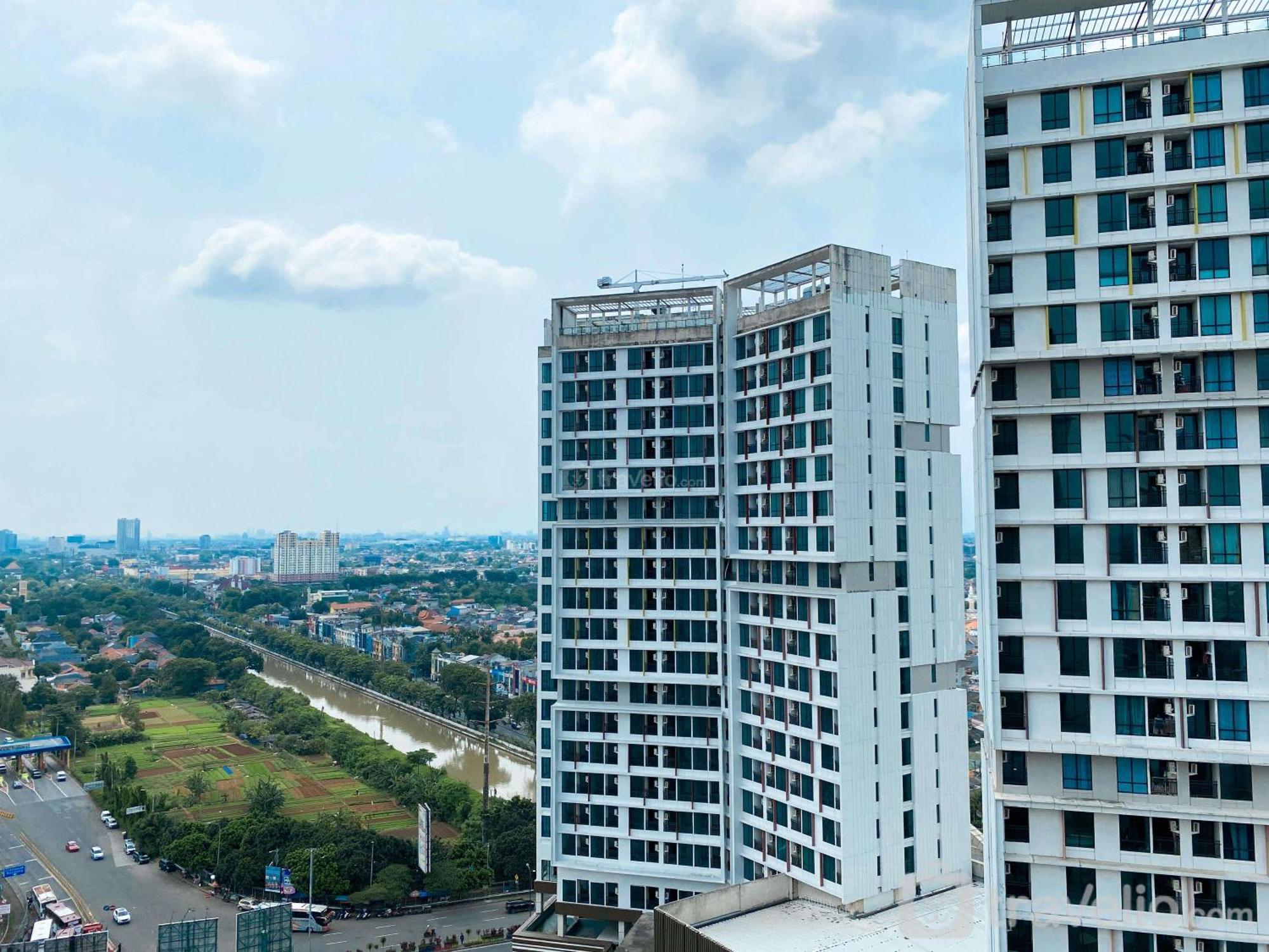Cozy At 20th Floor Grand Dhika By Travelio Apartemen