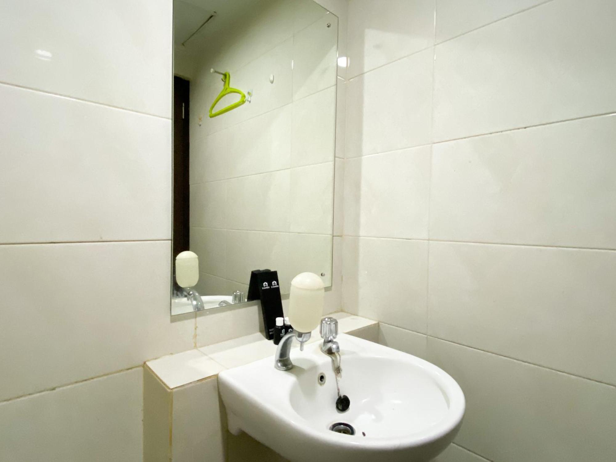 Apartemen Cozy At 20th Floor Grand Dhika By Travelio Bekasi